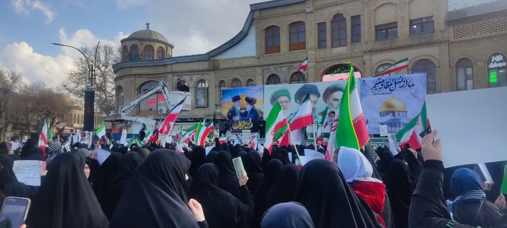 آئین باشکوه «عهد جان»؛ تجدید بیعت بانوان همدانی با ولایت فقیه برگزار شد