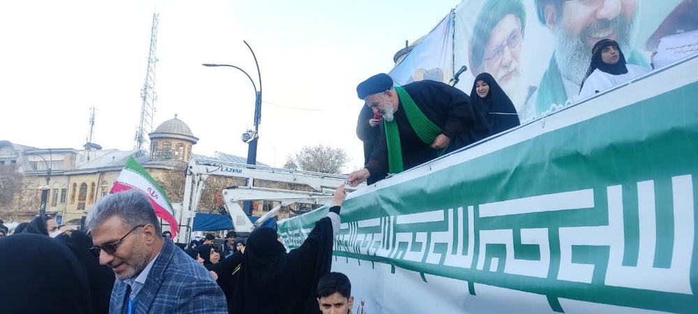 آئین باشکوه «عهد جان»؛ تجدید بیعت بانوان همدانی با ولایت فقیه برگزار شد