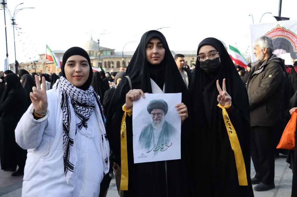 آئین باشکوه «عهد جان»؛ تجدید بیعت بانوان همدانی با ولایت فقیه برگزار شد