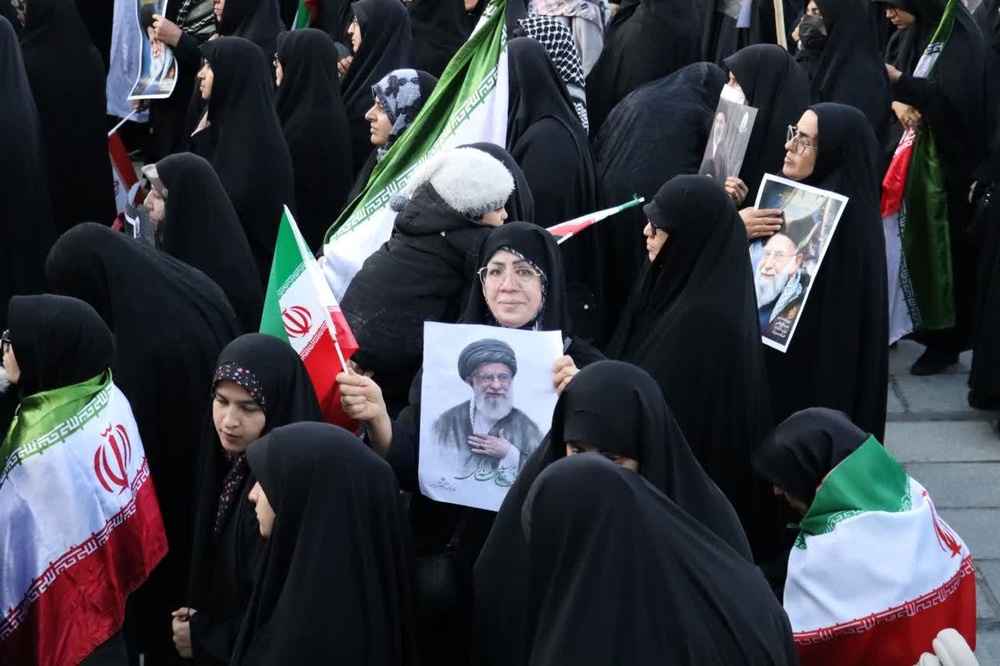 آئین باشکوه «عهد جان»؛ تجدید بیعت بانوان همدانی با ولایت فقیه برگزار شد