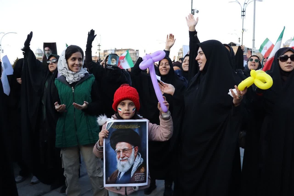 آئین باشکوه «عهد جان»؛ تجدید بیعت بانوان همدانی با ولایت فقیه برگزار شد