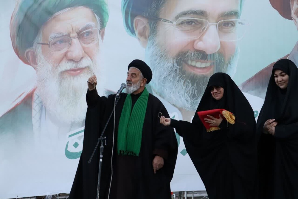 آئین باشکوه «عهد جان»؛ تجدید بیعت بانوان همدانی با ولایت فقیه برگزار شد
