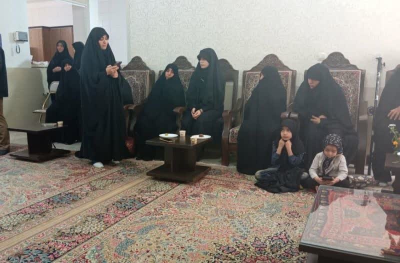 دیدار طلاب و اساتید مدرسه علمیه حضرت زینب کبری(س) رفسنجان با خانواده شهید محققی