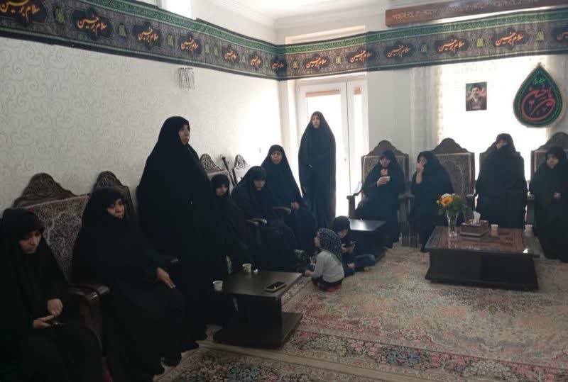دیدار طلاب و اساتید مدرسه علمیه حضرت زینب کبری(س) رفسنجان با خانواده شهید محققی