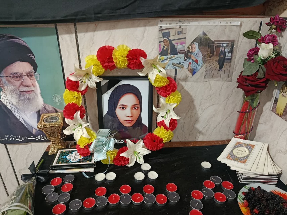 دیدار مدیر و همکاران حوزه علمیه خواهران هرمزگان از خانواده شهدای جنگ رمضان؛ روایت تحلیلی از مدیریت بحران و فداکاری در حمله به مدرسه شجره طیبه میناب