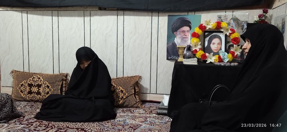 دیدار مدیر و همکاران حوزه علمیه خواهران هرمزگان از خانواده شهدای جنگ رمضان؛ روایت تحلیلی از مدیریت بحران و فداکاری در حمله به مدرسه شجره طیبه میناب