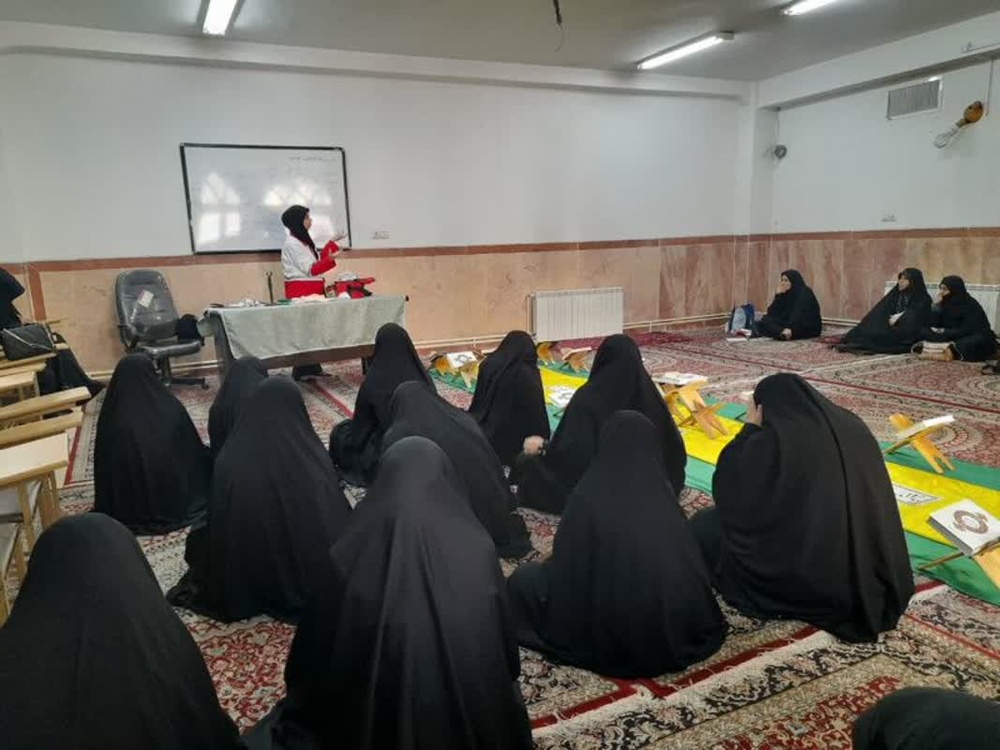 بانوان طلبه استان کرمان در خط مقدم خدمت؛ فراگیری مهارت‌های امداد و کمک‌های اولیه