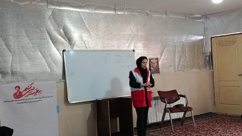 بانوان طلبه استان کرمان در خط مقدم خدمت؛ فراگیری مهارت‌های امداد و کمک‌های اولیه