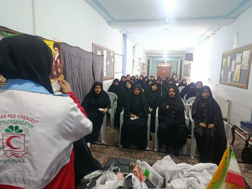 بانوان طلبه استان کرمان در خط مقدم خدمت؛ فراگیری مهارت‌های امداد و کمک‌های اولیه