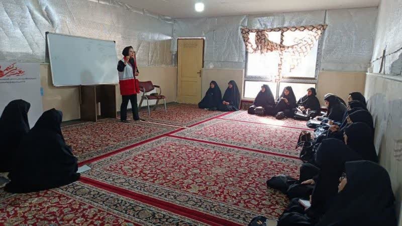 بانوان طلبه استان کرمان در خط مقدم خدمت؛ فراگیری مهارت‌های امداد و کمک‌های اولیه