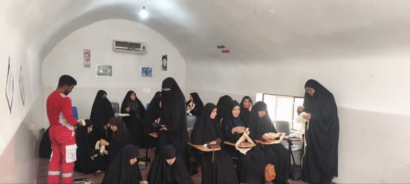 بانوان طلبه استان کرمان در خط مقدم خدمت؛ فراگیری مهارت‌های امداد و کمک‌های اولیه