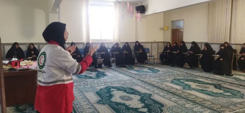 بانوان طلبه استان کرمان در خط مقدم خدمت با فراگیری مهارت‌های امداد و کمک‌های اولیه