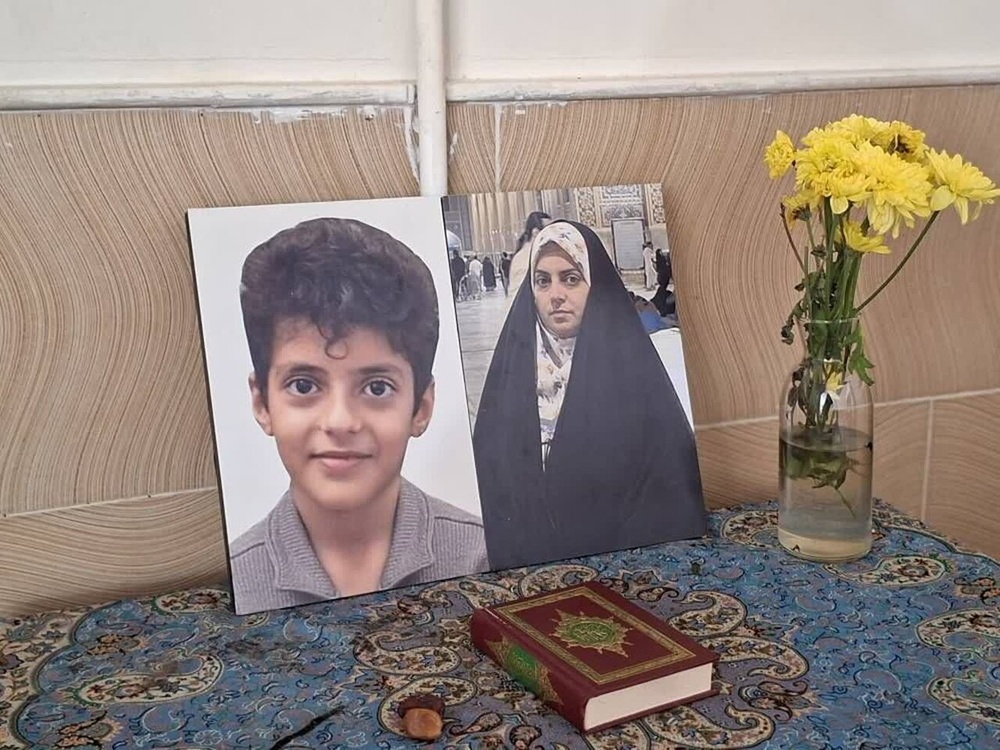 دیدار کادر و طلاب مدرسه علمیه ریحانهالنبی(س) رفسنجان با خانواده شهیده صلحیزاده