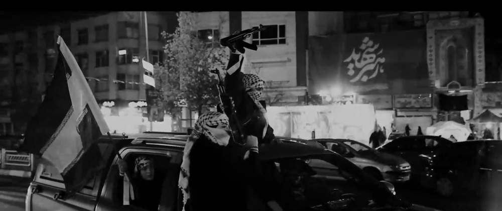 شهر صحنه رجز شد؛ زنان ایرانی اسلحه به دست گرفتند +فیلم