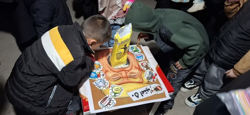 فعالیت‌های فرهنگی و انقلابی در موکب الزهرا (س) قروه؛ از آموزش کودکان علیه صهیونیسم تا ترویج نهج‌البلاغه