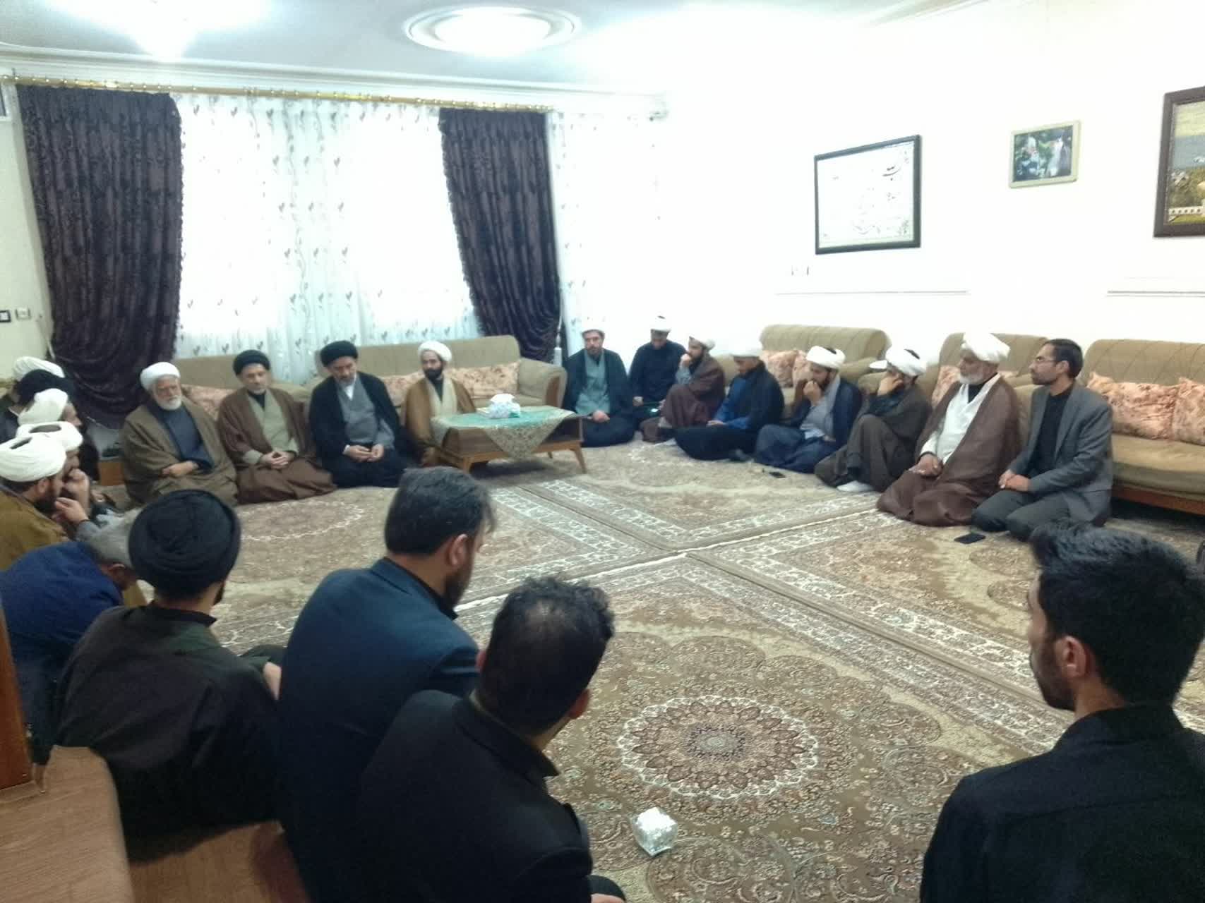 دیدار مسئولان حوزههای علمیه خواهران استان لرستان با خانواده شهیدان بختیاری و صوفی در ازنا