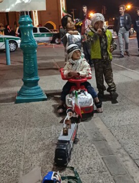 برگزاری کاروان خودرویی کودکانه «یادبود شهدای میناب و رهبر شهید» در یزد