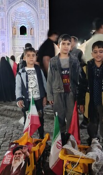 برگزاری کاروان خودرویی کودکانه «یادبود شهدای میناب و رهبر شهید» در یزد