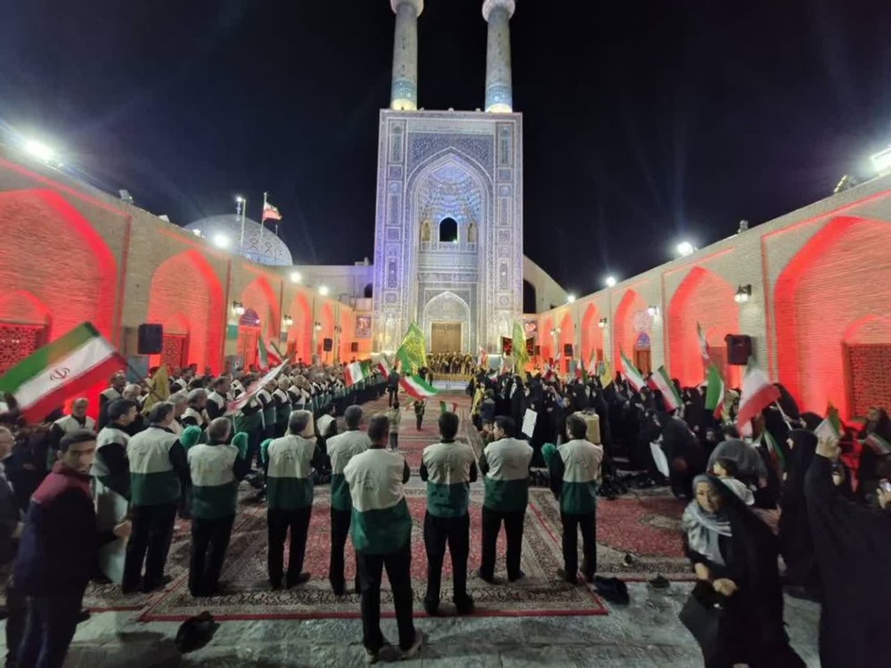 آیین اربعین رهبر شهید با حضور خادمیاران رضوی در موکب مدرسه علمیه تخصصی امام حسین(ع) یزد