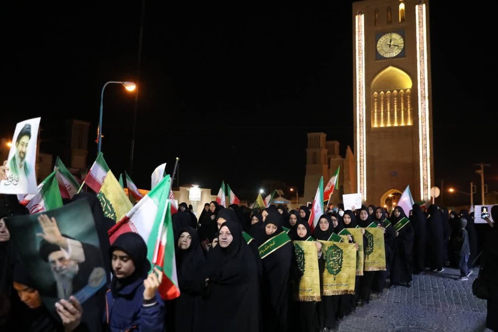 آیین اربعین «رهبر شهید» با حضور خادمیاران رضوی در موکب مدرسه علمیه تخصصی امام حسین(ع) یزد