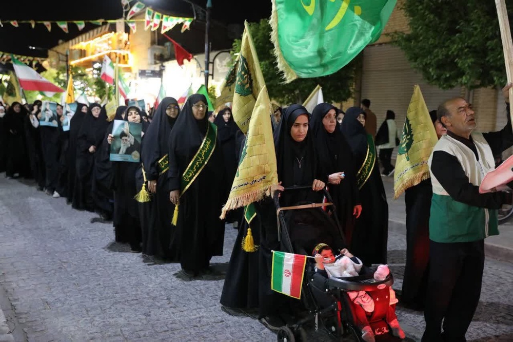 آیین اربعین «رهبر شهید» با حضور خادمیاران رضوی در موکب مدرسه علمیه تخصصی امام حسین(ع) یزد