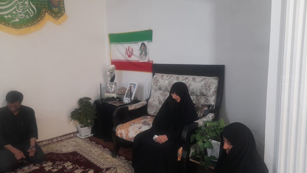 دیدار مسئولان حوزه‌های علمیه خواهران استان لرستان با خانواده شهیدان بختیاری و صوفی در ازنا