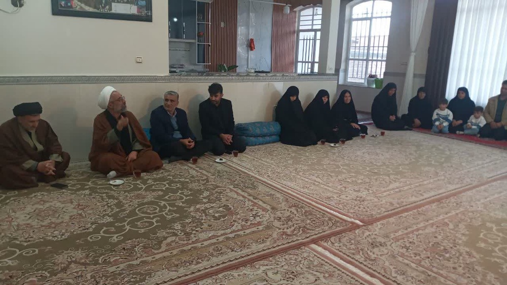 دیدار مسئولان حوزه علمیه خواهران لرستان با خانواده شهید حسین سبزعلی در بروجرد