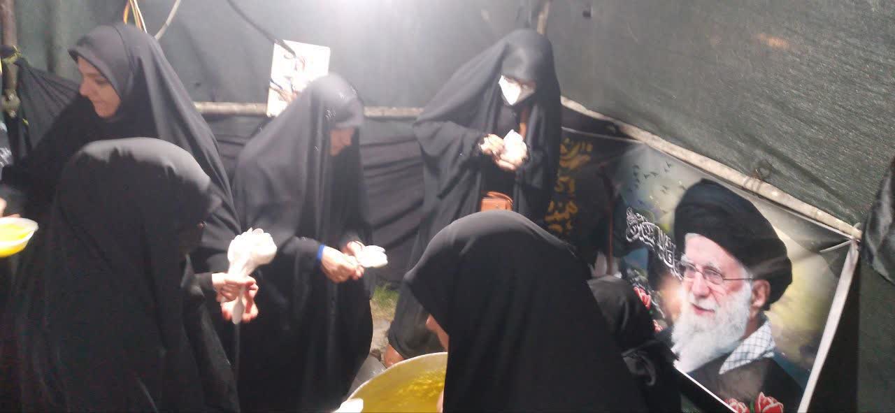 از جنگ رمضان تا چهلم قائد امت؛ طلاب و کادر حوزه حضرت زهرا سلاماللهعلیها دورود همچنان در موکب خدمترسانی میکنند