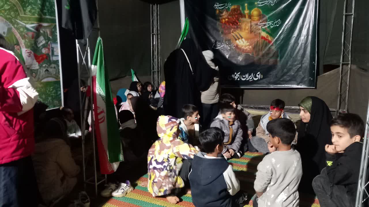 از جنگ رمضان تا چهلم قائد امت؛ طلاب و کادر حوزه حضرت زهرا سلام‌الله‌علیها دورود همچنان در موکب خدمت‌رسانی می‌کنند