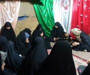 همت جهادی بانوان طلبه میبد در موکب شهدای دانش‌آموز