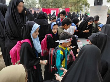 برپایی غرفه مدرسه علمیه حضرت نرجس سلام الله علیها  یزد