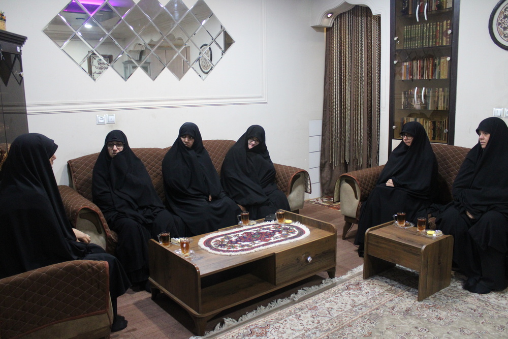 دیدار مدیر و معاونان مدیریت حوزه علمیه خواهران استان کرمان با خانواده شهید حجار