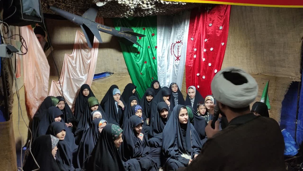 همت جهادی بانوان طلبه میبد در موکب «شهدای دانش‌آموز»