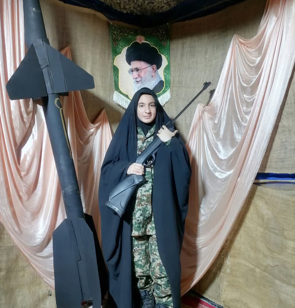 همت جهادی بانوان طلبه میبد در موکب «شهدای دانش‌آموز»