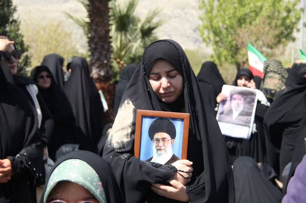 تصاویر/حضور پرشور حوزویان لرستان و گِل‌مالی خرم‌آبادی‌ها در مراسم چهلمین روز شهادت رهبر شهید امت