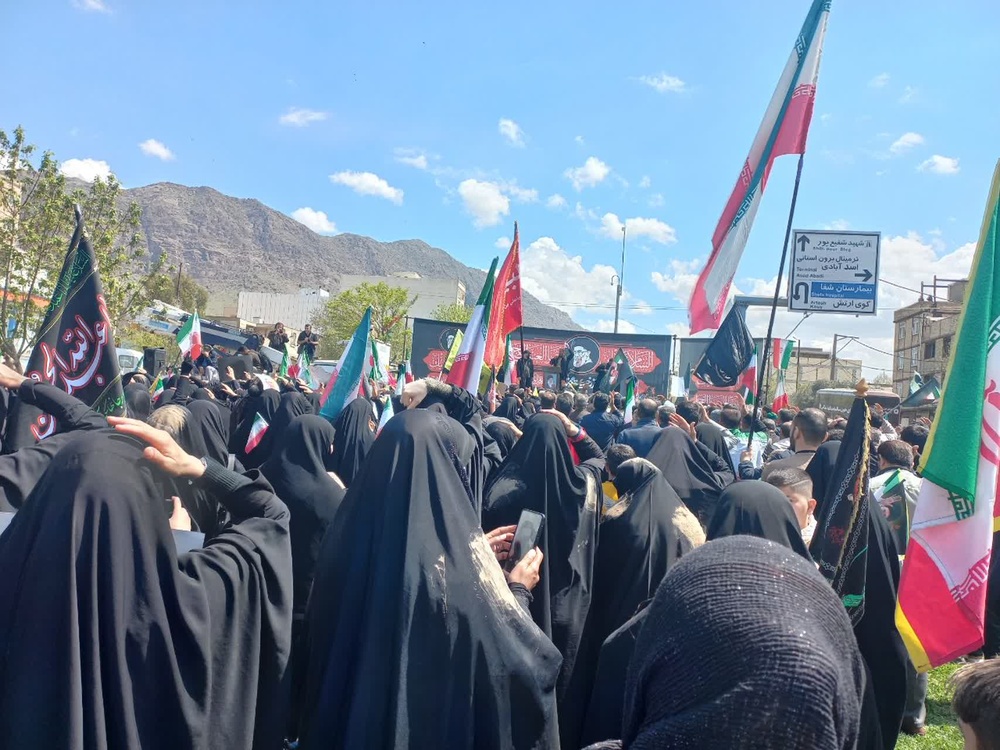 حضور پرشور حوزویان لرستان و گِل‌مالی خرم‌آبادی‌ها در مراسم چهلمین روز شهادت رهبر شهید امت