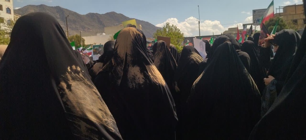 حضور پرشور حوزویان لرستان و گِل‌مالی خرم‌آبادی‌ها در مراسم چهلمین روز شهادت رهبر شهید امت