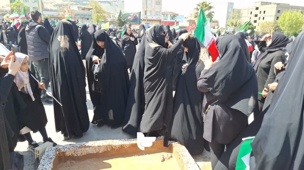 حضور پرشور حوزویان لرستان و گِل‌مالی خرم‌آبادی‌ها در مراسم چهلمین روز شهادت رهبر شهید امت