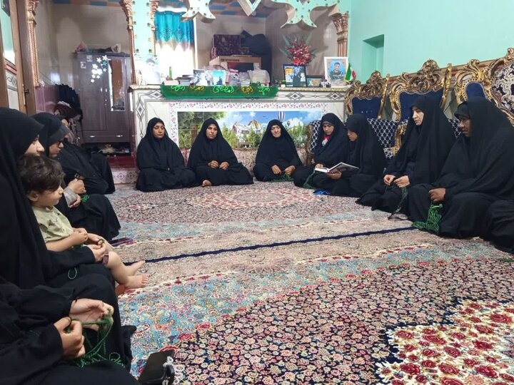 تصاویر/ دیدار مدیر کادر و جمعی از طلاب مدرسه علمیه کوثر(س) قلعه‌گنج با خانواده پاسدار شهید مهران خردمند