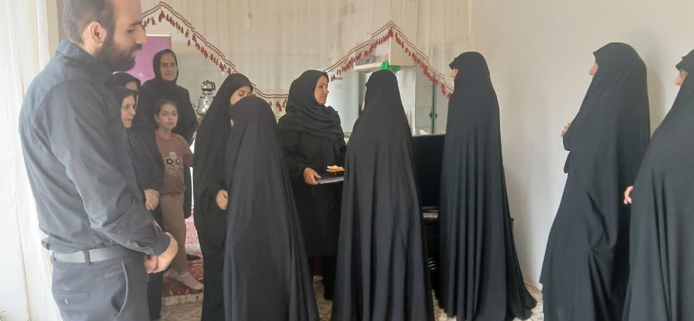 دیدار مدیر حوزههای علمیه خواهران کردستان با خانواده شهید سجاد شریفی