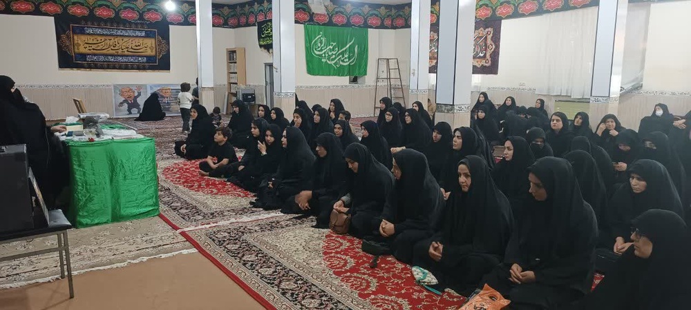 مدرسه الزهرا گیلانغرب مراسم چهلم امام قائد امت را برگزار کرد