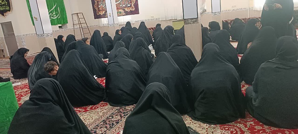 مدرسه الزهرا گیلانغرب مراسم چهلم امام قائد امت را برگزار کرد