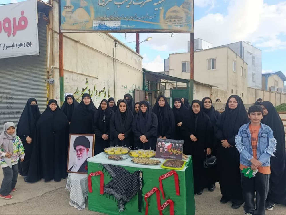 مدرسه الزهرا گیلانغرب مراسم چهلم امام قائد امت را برگزار کرد