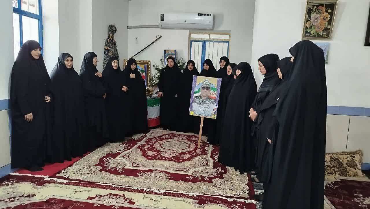 دیدار حوزویان خواهر پلدختر با خانواده شهید والا مقام جنگ رمضان، سردار اردشیر عمادی مقدم