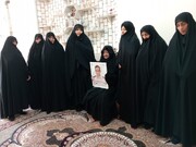 دیدار اساتید و طلاب مدرسه علمیه زهراییه نجف‌آباد با خانواده شهید سرتیپ دوم حسن حمله‌داری