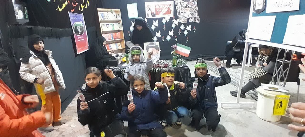 حضور پرشور کودکان در موکب حوزه فاطمیه الیگودرز