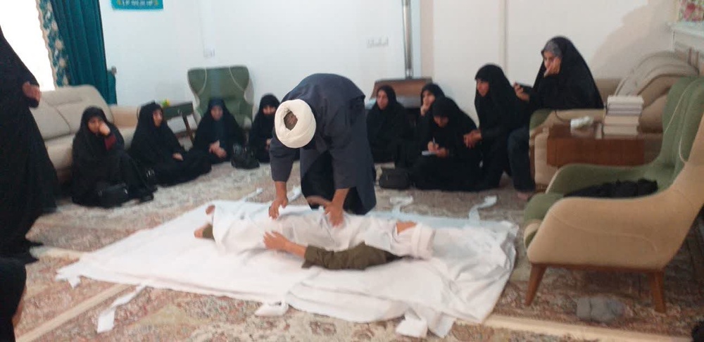 دوره تخصصی آموزش تغسیل و تکفین در مدارس علمیه خواهران لرستان