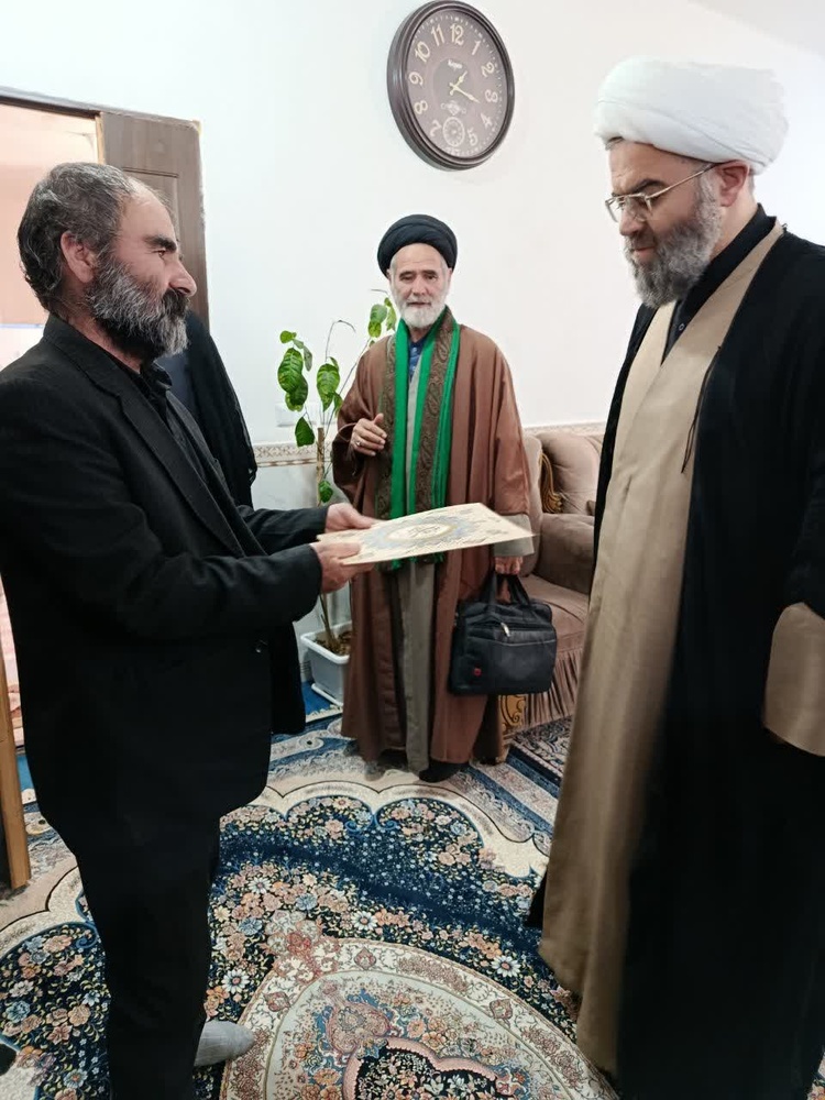 دیدار مدیر حوزه‌های علمیه خواهران کردستان با خانواده‌های شهدای جنگ رمضان در بیجار