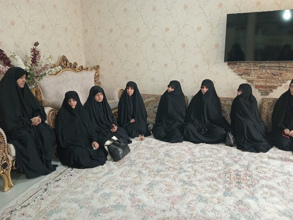 دیدار مدیر حوزه‌های علمیه خواهران استان کردستان با خانواده شهید «محمدمهدی قنبری» در سریش‌آباد