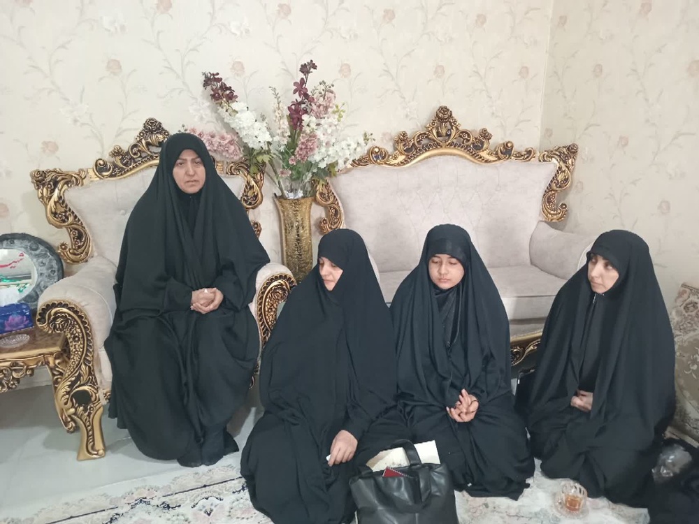 دیدار مدیر حوزه‌های علمیه خواهران استان کردستان با خانواده شهید «محمدمهدی قنبری» در سریش‌آباد